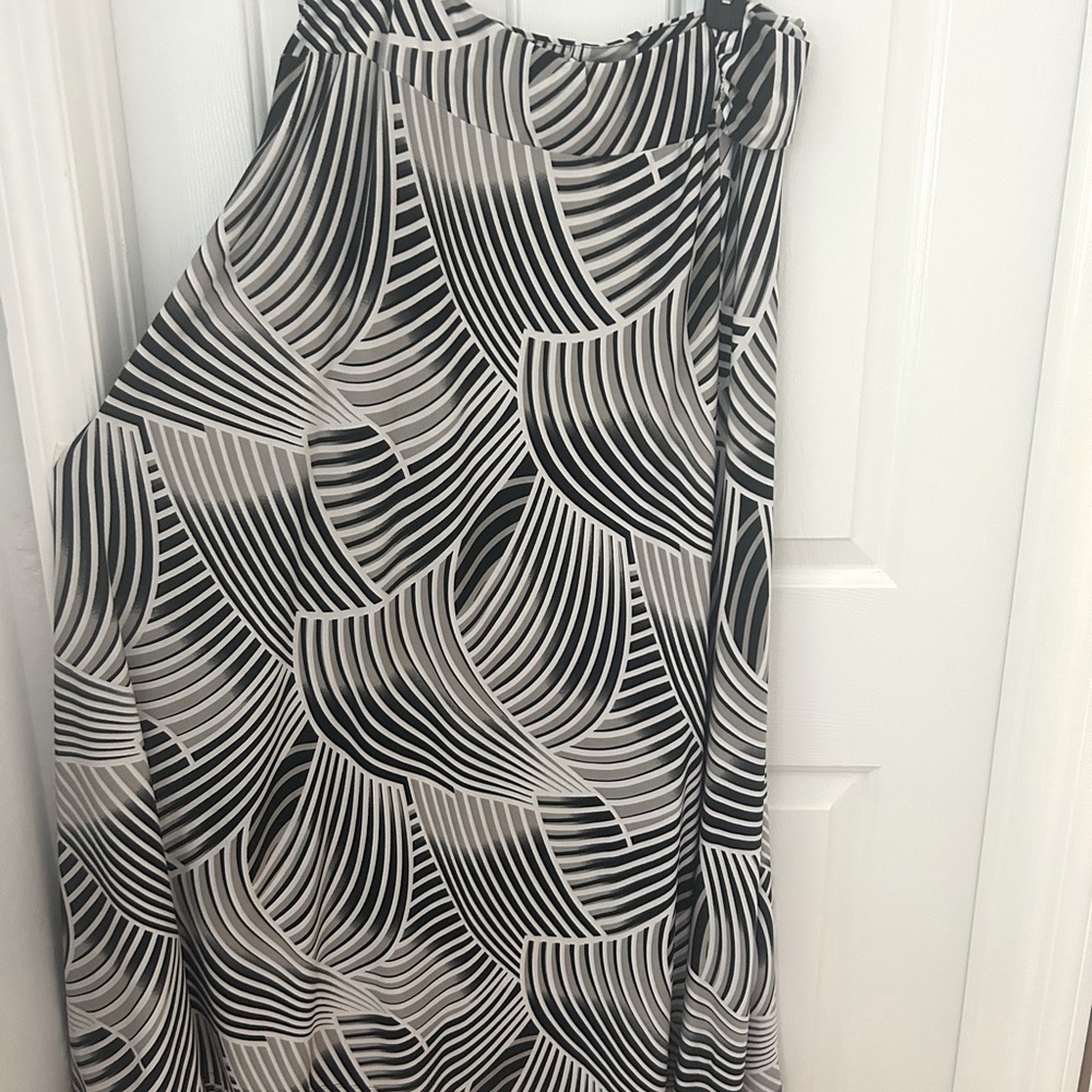 Elegant Black and White Patterned Skirt can be worn as a Strapless Dress!